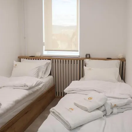 President Lux Apartment Pale