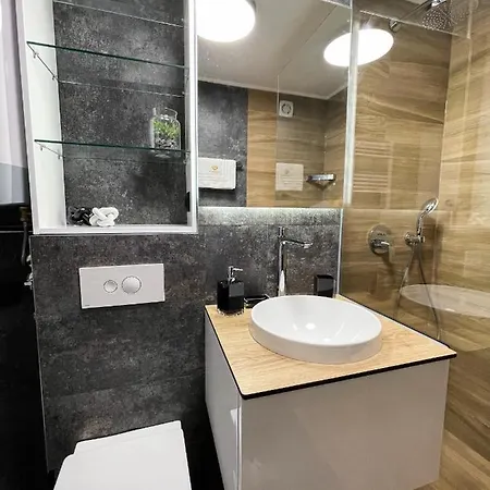 President Lux Apartment