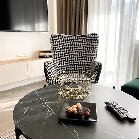 President Lux Apartment *